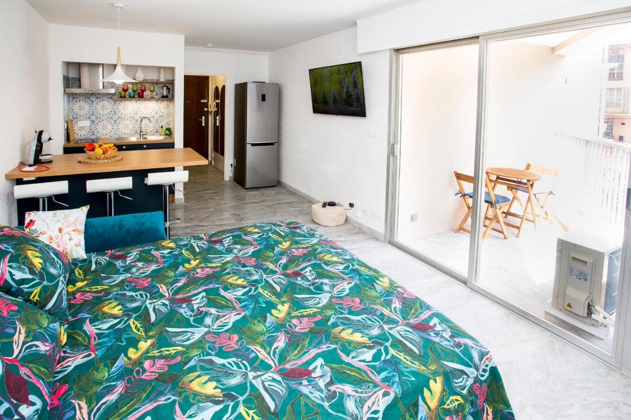 Romantic Sea View Studio, Steps Away From The Beach アンティーブ エクステリア 写真